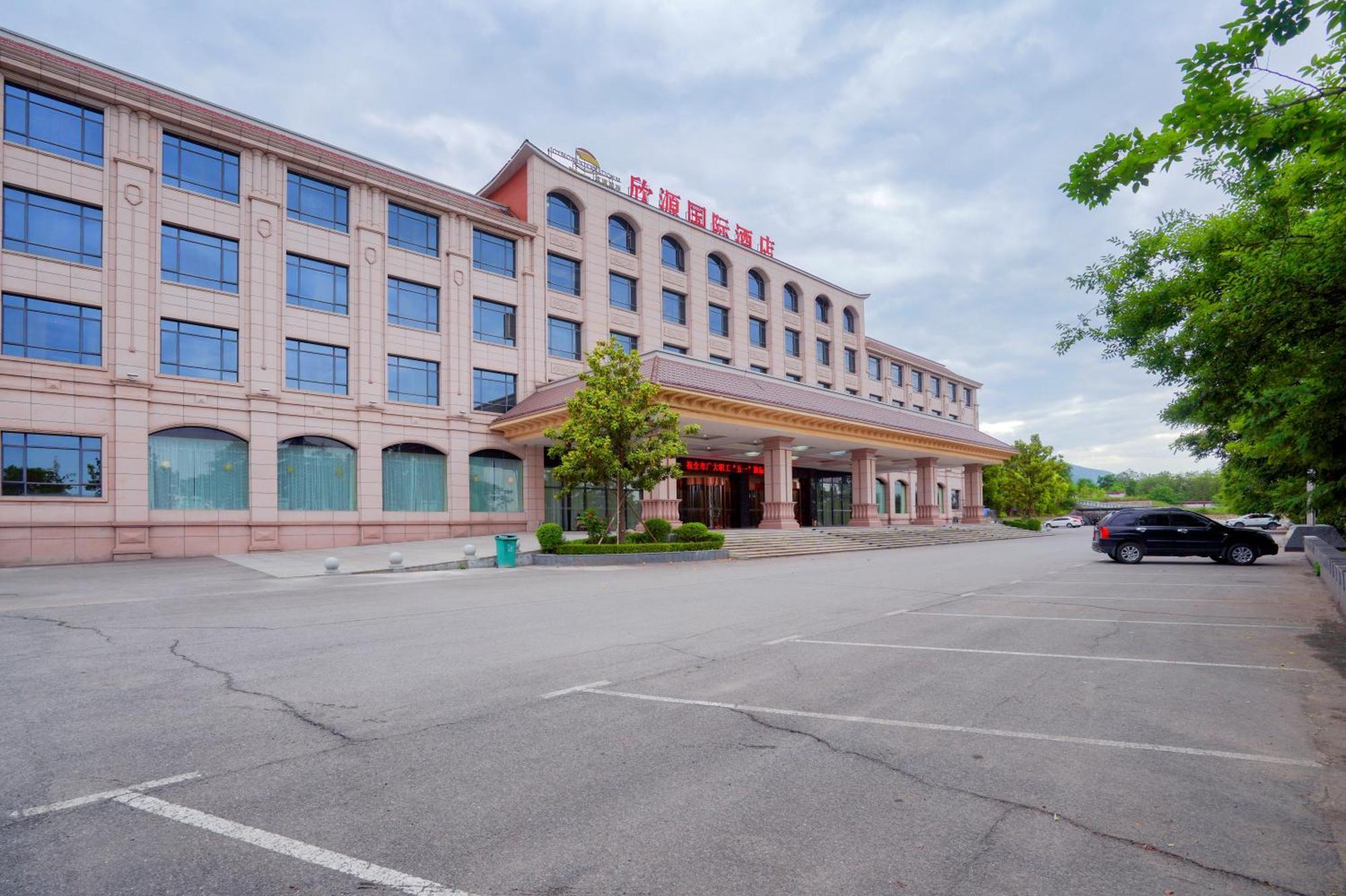 Huashan Xinghe International Hotel Huayin Екстер'єр фото